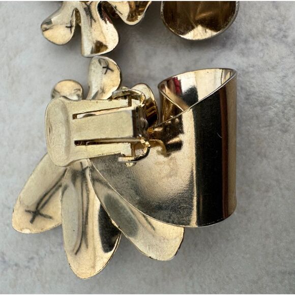 Vintage Gold-Tone Floral Clip-On Earrings - Picture 5 of 7